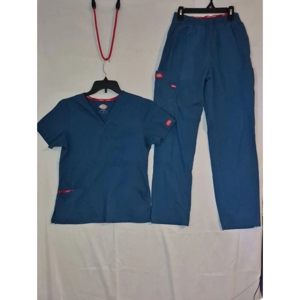 Dickies Women’s V-Neck Scrub Set – Blue – Size Top(S) Pants(XS)
